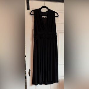 Evan Picone Black Sleeveless V-Neck Gathered-Waist Midi Dress